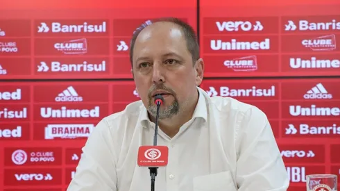 Alessandro Barcellos debocha de foguetório da torcida do Flamengo em frente ao hotel do Inter