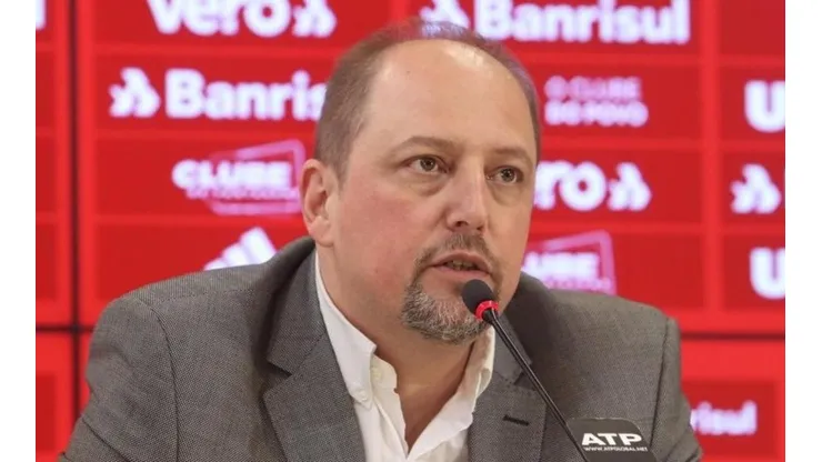 Alessandro Barcellos em entrevista. (Foto: Ricardo Duarte / Inter/Divulgação)