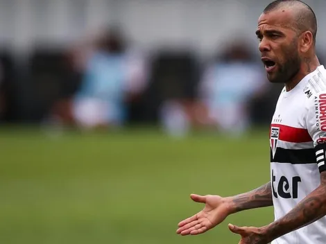 São Paulo perde Daniel Alves para o jogo contra o Botafogo por suspensão
