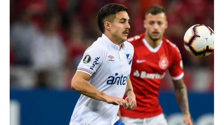 Gabriel Neves é colocado no Verdão. Foto: Pedro Vilela/Getty Images