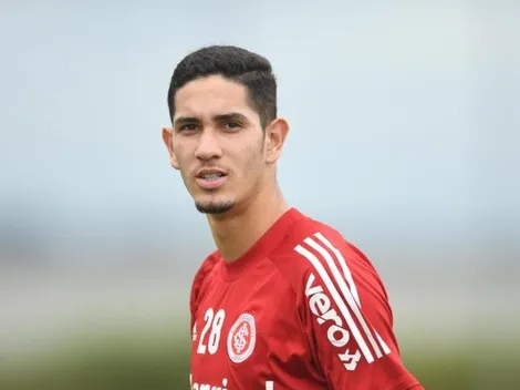 Praxedes no meio: Abel decide mexer na escalação do Inter