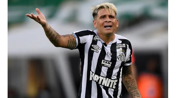 Soteldo não treina e vira dúvida contra o Fluminense