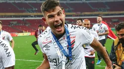 Atualmente no Lyon, da França, o brasileiro celebrou o primeiro card forte no game (Crédito: Getty Images)