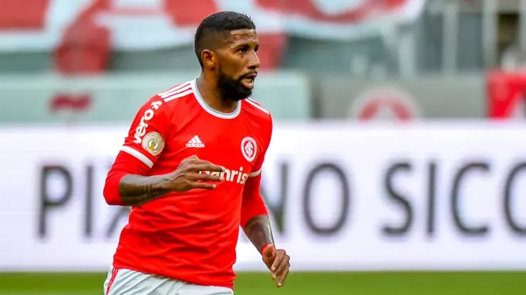 Internacional terá que pagar multa milionária para ter Rodinei contra o Flamengo