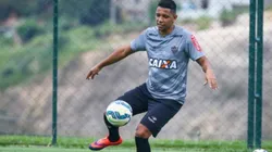 Atlético-MG deve rescindir contrato com volante Yago