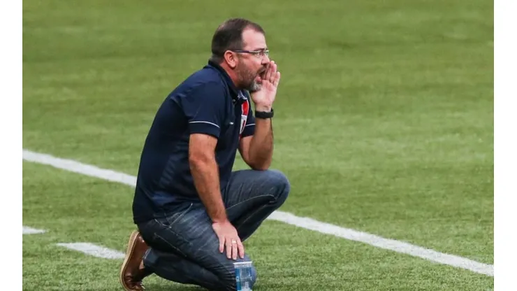Enderson pode ter saída de atacante. Alexandre Schneider/Getty Images
