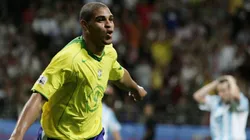 Amado por onde passou, Adriano recebeu os devidos parabéns dos clubes que jogou, de ex-companheiros e de organizações (Crédito: Getty Images)
