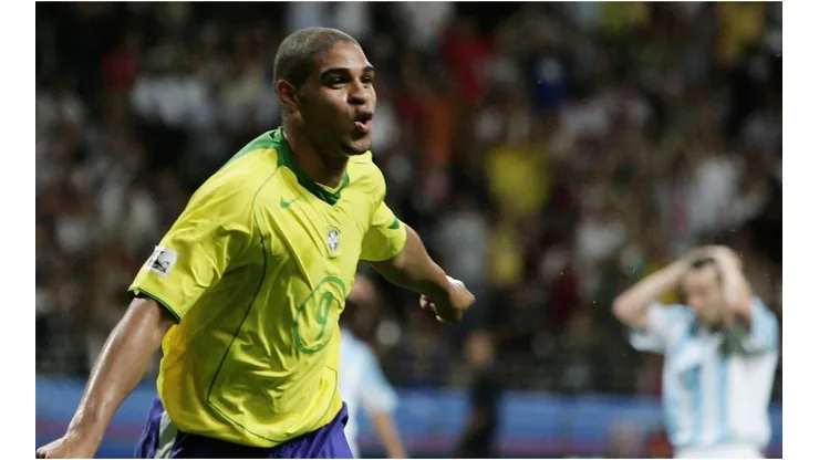 Amado por onde passou, Adriano recebeu os devidos parabéns dos clubes que jogou, de ex-companheiros e de organizações (Crédito: Getty Images)