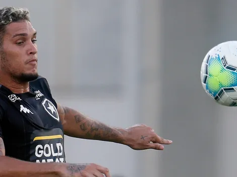 Inexperiência de Navarro pesa e Botafogo faz contatos por camisa 9