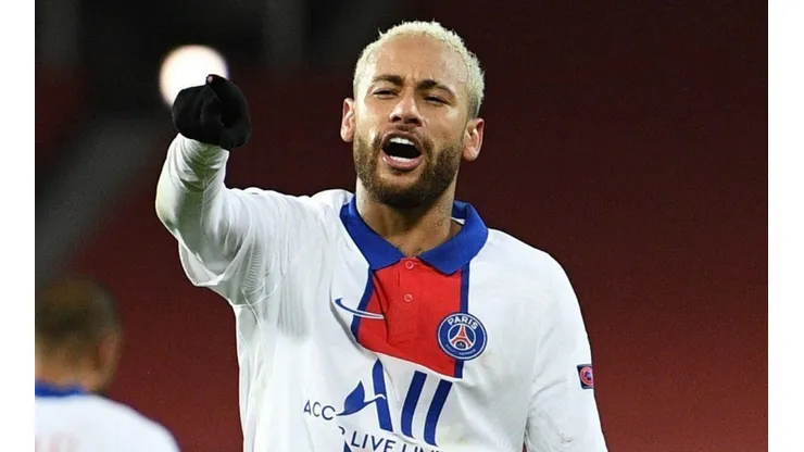 Neymar lamenta ausência em jogo decisivo na Champions contra o Barcelona