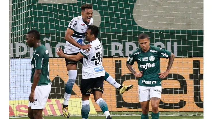 Botafogo encaminha contratação de Robson, do Coritiba