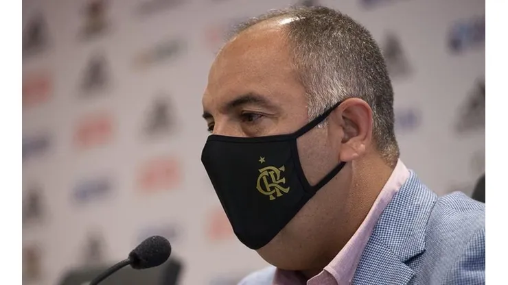Braz durante entrevista coletiva — Foto: Alexandre Vidal / CRF