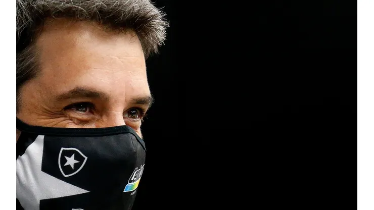 Freeland encaminha acerto com volante do Grêmio. Foto: Vitor Silva/Botafogo