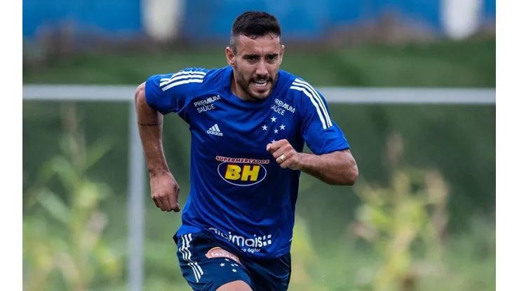 Alan Ruschel, ídolo da Chapecoense, é apresentado oficialmente no Cruzeiro