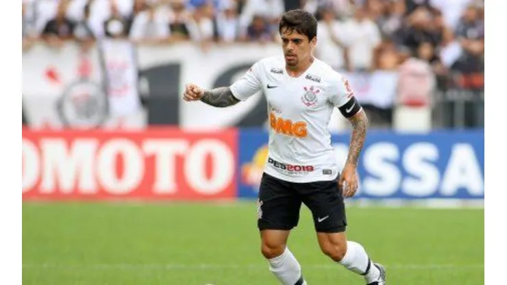 Mancini define substituto de Fagner oara o jogo contra o Santos
