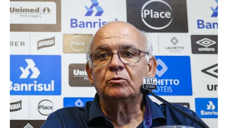 Romildo é pressionado por cobrança interna - Foto: Lucas Uebel/Grêmio.