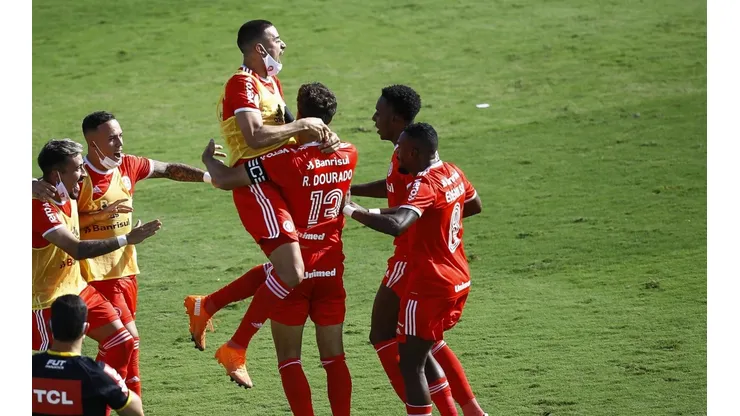 Internacional passa pelo Vasco e será campeão brasileiro se vencer o Flamengo