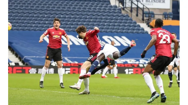 Manchester United apenas empata com West Brom e vê City abrir sete pontos