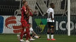 Corinthians e Athletico Paranaense empatam em jogaço de seis gols