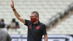 Autuori está atento ao mercado. Foto: Divulgação/Athletico