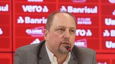 Em busca do título,Alessandro Barcellos distribui cartilhas ao elenco do Internacional