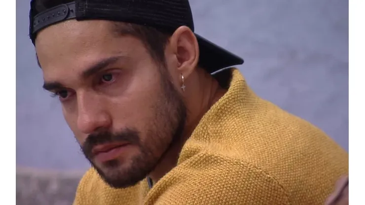 BBB 21: Mãe de Arcrebiano pediu para o público deixar o modelo sair do reality show