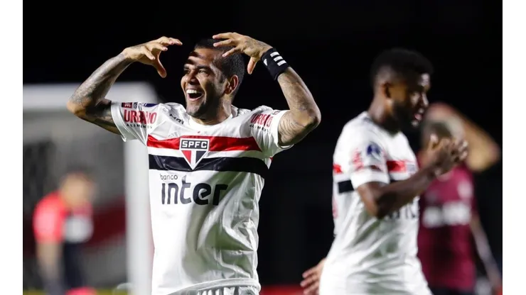 Daniel Alves pode deixar o Tricolor — Foto: Getty Images