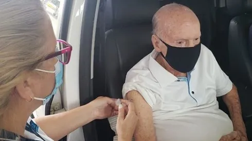 Ídolo do futebol mundial, Zagallo foi vacinado contra a Covid-19