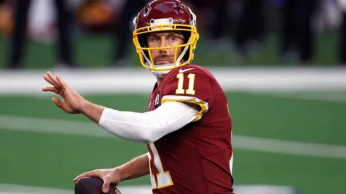 Após quase ter perna amputada, jogador recebe prêmio da NFL