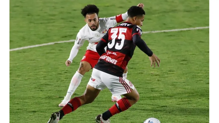João Gomes substituiu Diego na partida contra o Bragantino
