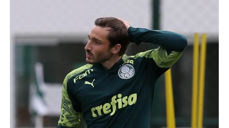 Real Madrid prepara oferta astronômica para tirar Viña do Palmeiras