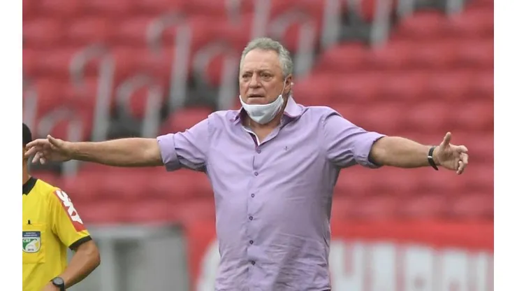Al-Hilal é ágil no mercado e deve contratar atacante de Abel no Inter
