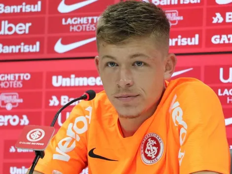 Fuchs solta o verbo, indignado com pênalti não marcado para o Colorado