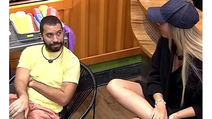 Gilberto explica para Sarah a sua visão do jogo até o momento