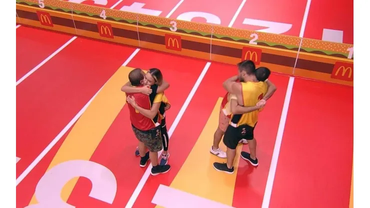 Projota e Arthur abraçam Sarah e Gilberto, penúltimos eliminados