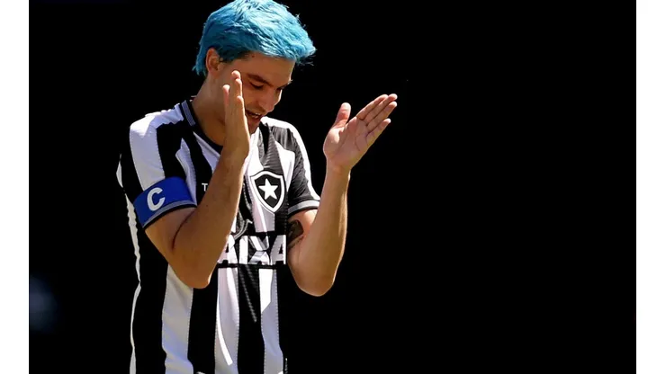 Felipe Neto agitou os alvinegros. Vitor Silva/Botafogo