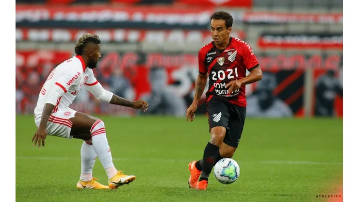 Internacional empata com Athletico-PR e vê Flamengo perto da liderança