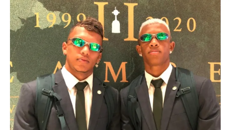 Trajes sob medida para o embarque (Crédito: reprodução do Twitter do Palmeiras)