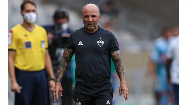 Sampaoli deve buscar mudanças em decorrência do adiamento - Foto: Pedro Souza/CAM.