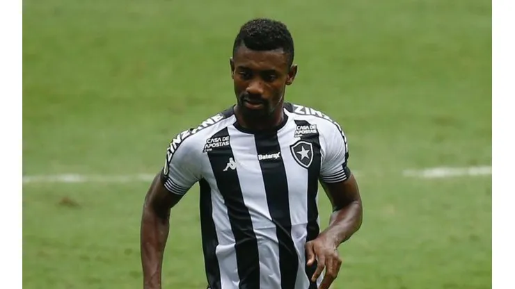 Kalou deve sair — Foto: Getty Images