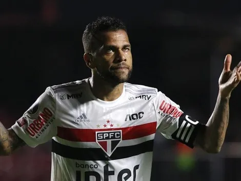 Daniel Alves aparece e sobe o tom na web: "Não poderia deixar passar em branco"