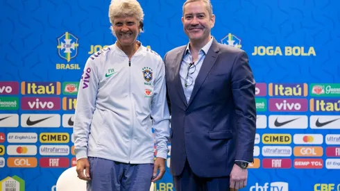Pia Sundhage ao lado de Rogério Caboclo, presidente da CBF