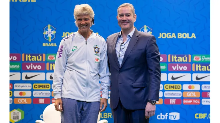 Pia Sundhage ao lado de Rogério Caboclo, presidente da CBF