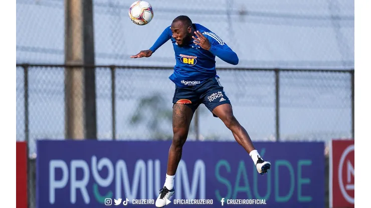 Manoel durante treino do Cruzeiro