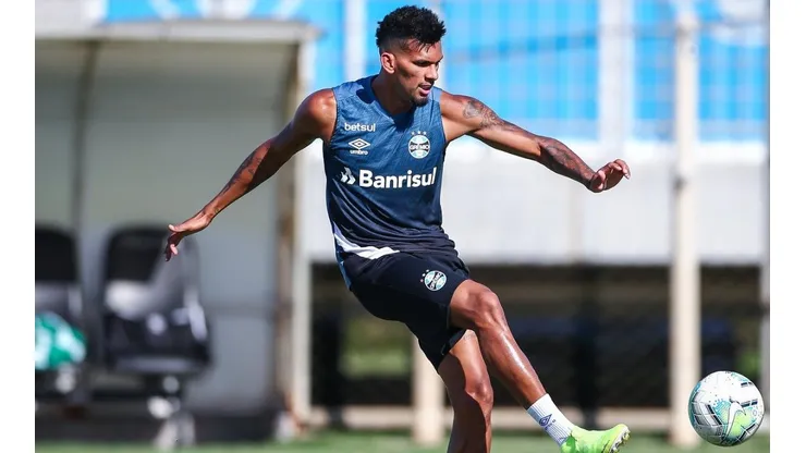 Rodrigues deve substituir Geromel - Foto: Lucas Uebel/Grêmio.