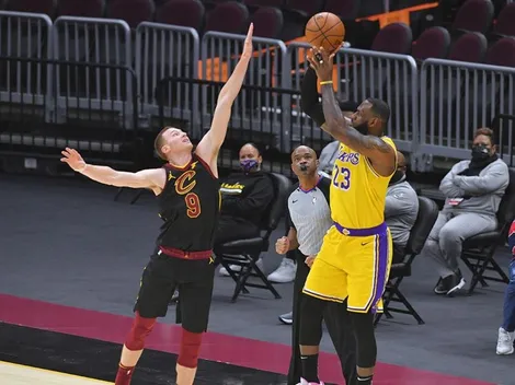 LeBron James tem atuação histórica em retorno a Cleveland após dois anos