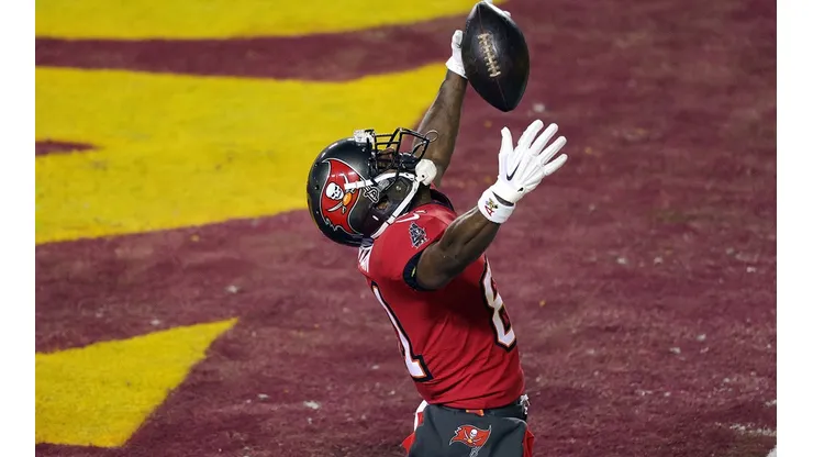 Antonio Brown celebra vitória do Tampa Bay Buccaneers no Wildcard