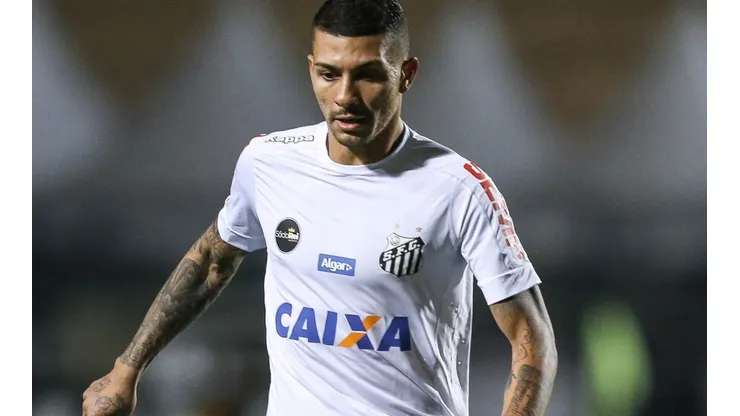 Alison deve reforçar o Santos contra o Palmeiras, pela final da Libertadores