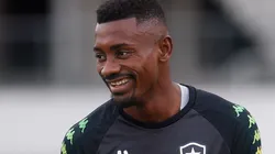 Kalou: não deve ficar (Foto: Vitor Silva/Botafogo/Divulgação)