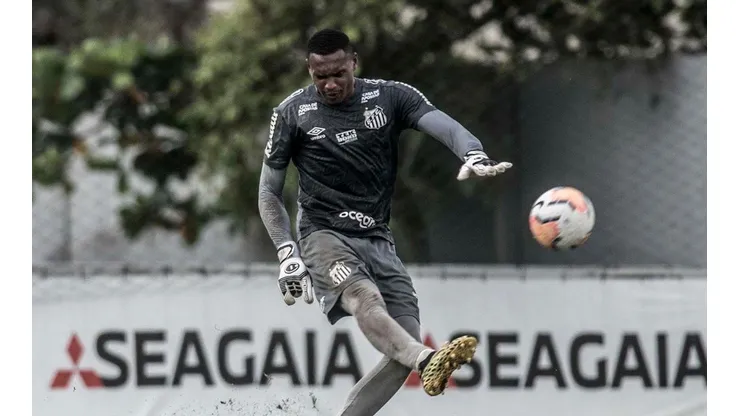 Com John de volta, Cuca define time do Santos titular para encarar o Goiás